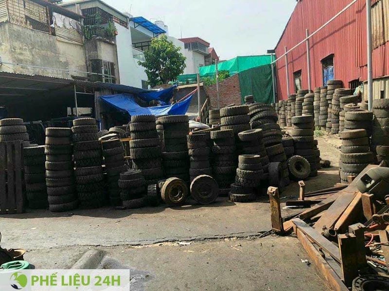 Giá thay đổi theo biến động kim loại, chi phí vận chuyển và khối lượng thực